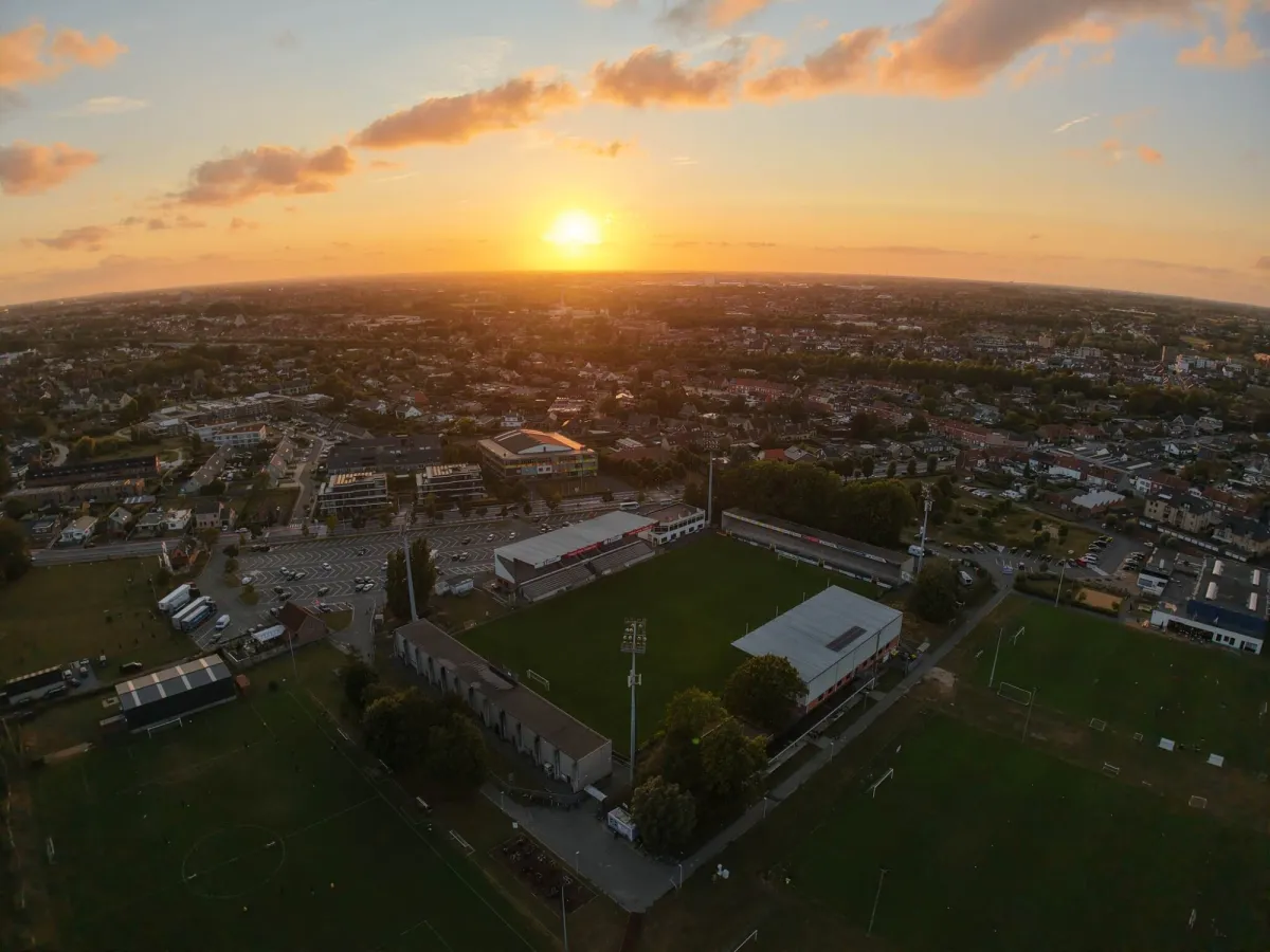 Luchtfoto stadion KRC Harelbeke